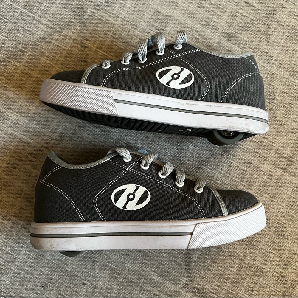 Heely’s 7Skate Youth Grey Lace Up Low Top Wheeled Skate Skater Shoes sz 4